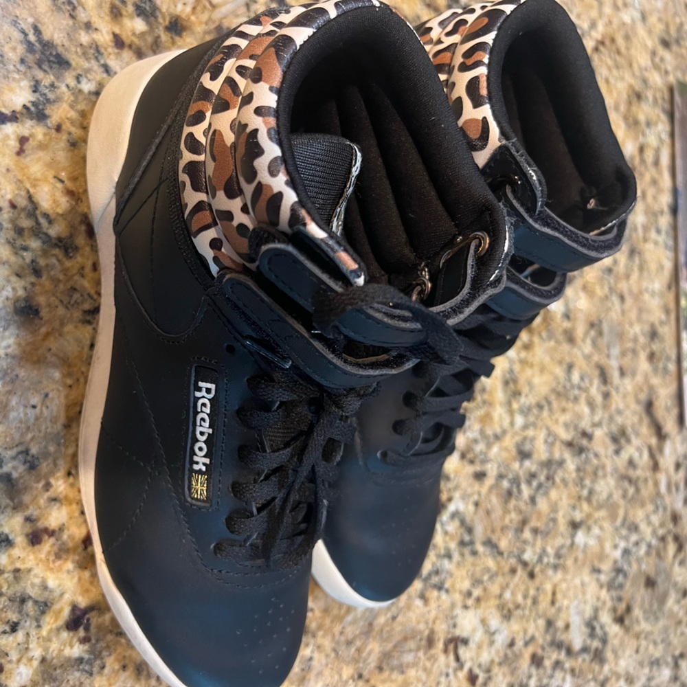 Girls sneakers